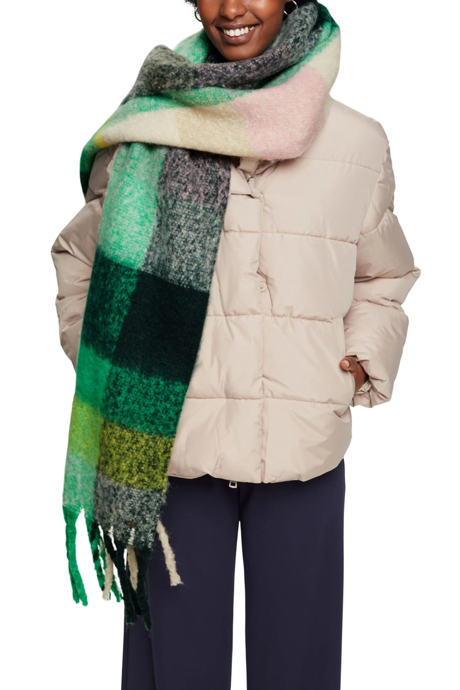 Edc By Esprit Karierter Grobstrickschal Light Green 2 Edc By Esprit Karierter Grobstrickschal Light Green - Image 2